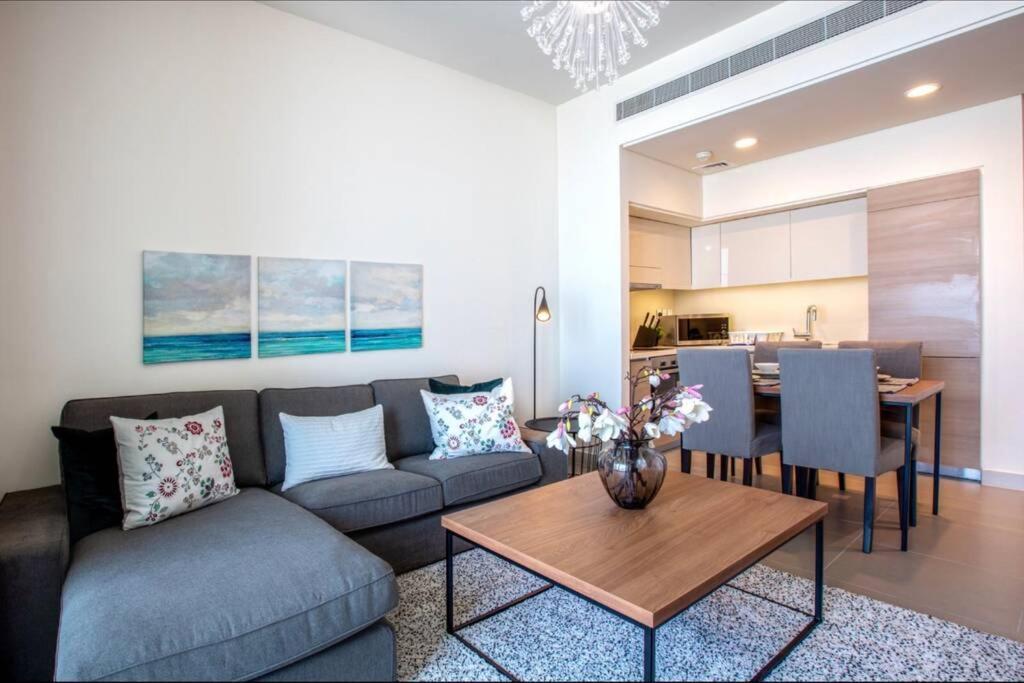 A Luxury Aprt 2 Bedrooms Balcony With Wonderful View Mall Access Hi Speed Wifi Beach Access & Much More For Family Only Samaheej Екстериор снимка